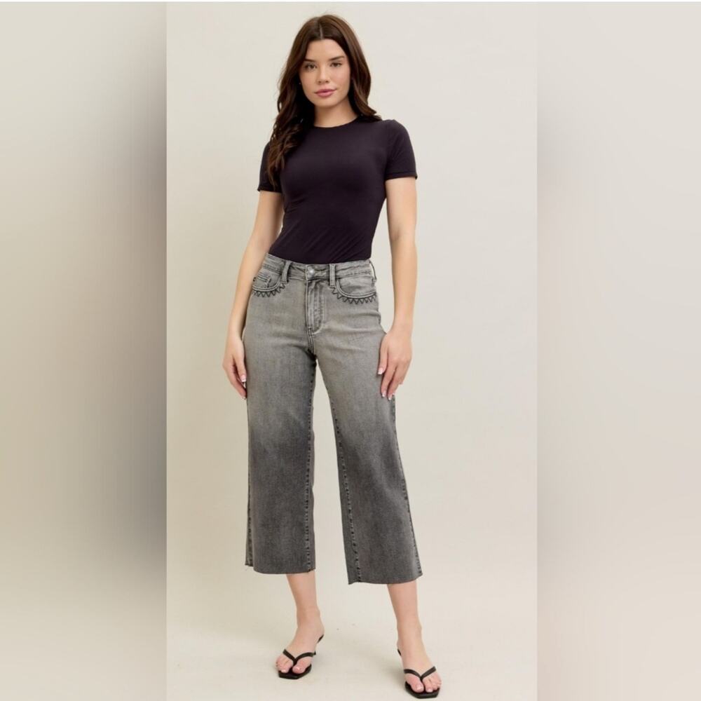 Judy Blue Gray Wide Leg Cropped Jeans